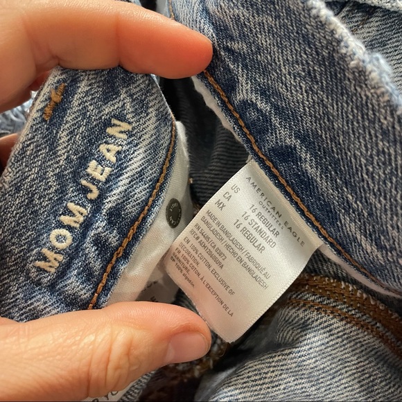 AEO Mom Jean distressed 16 - Picture 6 of 6